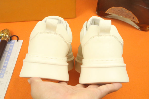 LV TRAINER IN BEIGE CREAM CALFSKIN AND GREY LOGO
