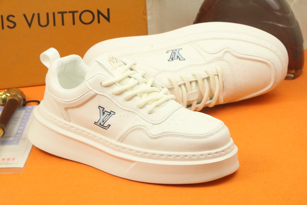 LV TRAINER IN PELLE DI VITELLO BIANCA E LOGO GRIGIO
