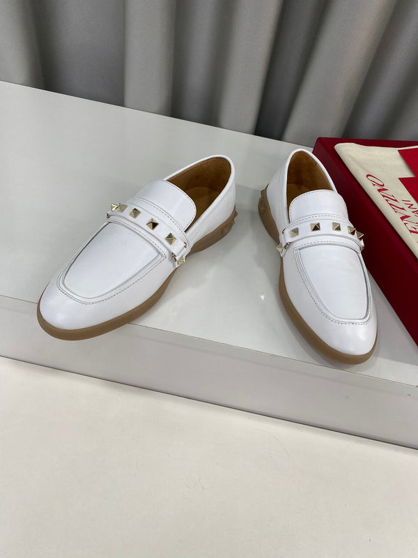 LEISURE FLOWS SPLIT LOAFER IN WHITE CALFSKIN