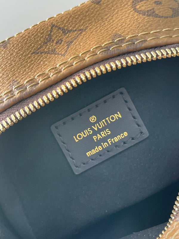 DADI 9 IN TELA CON MONOGRAMMA MARRONE E MONOGRAMMA RETRO, FERRAMENTA ORO