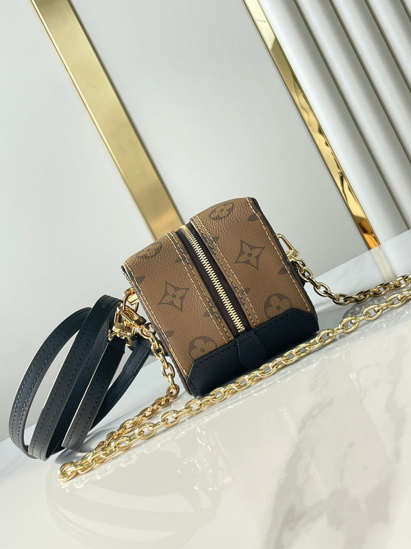 DADI 9 IN TELA CON MONOGRAMMA MARRONE E MONOGRAMMA RETRO, FERRAMENTA ORO