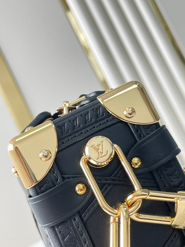 BAULE LATERALE MINI 18 IN PELLE DI AGNELLO NERA CON MOTIVO INCROCIATO E FERRAMENTA ORO