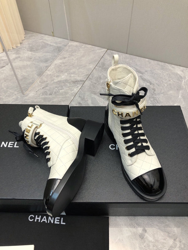 CC Short Boots 45mm In White Mix Black Quilted Lambskin And Glossy Cowhide 950036