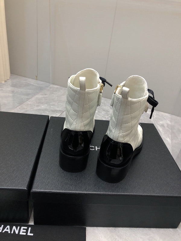 CC Short Boots 45mm In White Mix Black Quilted Lambskin And Glossy Cowhide 950036