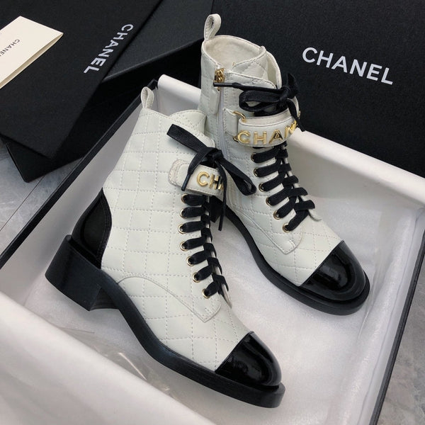 CC Short Boots 45mm In White Mix Black Quilted Lambskin And Glossy Cowhide 950036