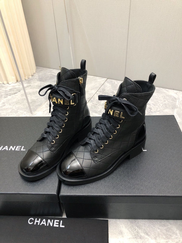 CC Short Boots 45mm In Black Quilted Lambskin And Glossy Cowhide 950042