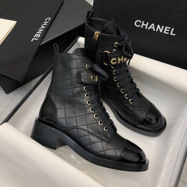 CC Short Boots 45mm In Black Quilted Lambskin And Glossy Cowhide 950042