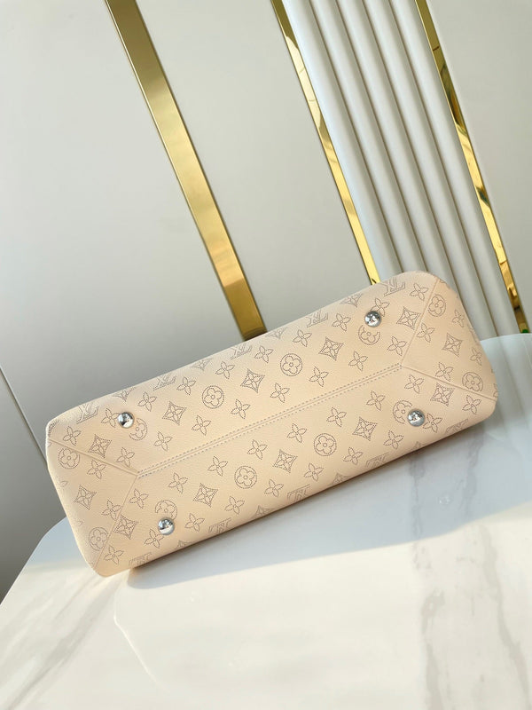 HAND IT ALL MM 32 IN PELLE DI VITELLO PERFORATA CON MONOGRAMMA CREMA E FERRAMENTA IN ARGENTO