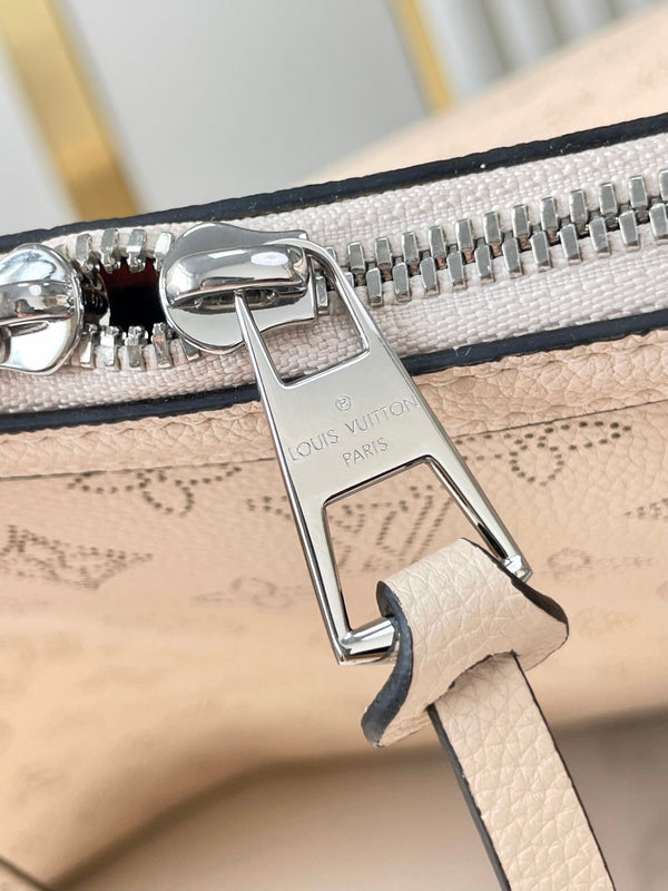 HAND IT ALL MM 32 IN PELLE DI VITELLO PERFORATA CON MONOGRAMMA CREMA E FERRAMENTA IN ARGENTO