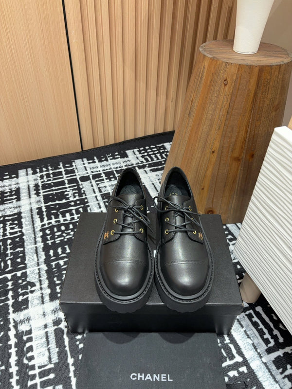 CC OXFORD SHOES IN BLACK CALFSKIN
