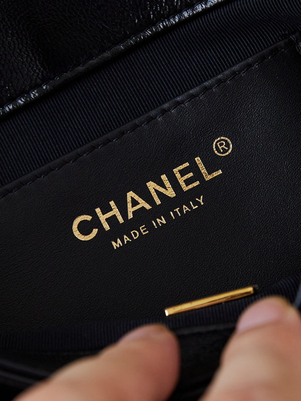 Borsa a tracolla CC 24B Mini Flap Bag 20 cm in pelle di agnello nera con finiture dorate