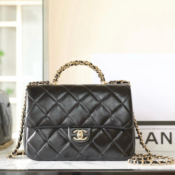 Borsa a patta piccola 24B con manico superiore, 25 cm, in pelle di agnello nera