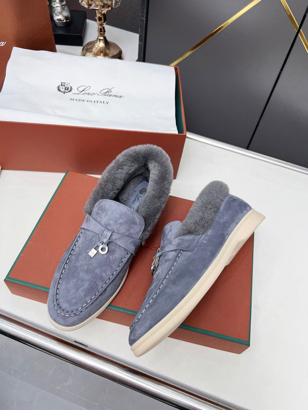 Mocassino LP Summer Charm Walk in pelle scamosciata e pelliccia di agnello viola blu