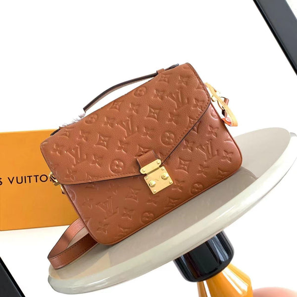 POCHETTE MÉTIS 25 IN PELLE EMPREINTE COGNAC MONOGRAM ORO HARDWARE