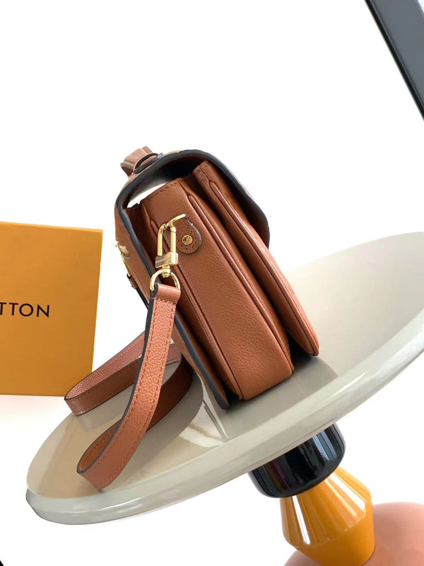 POCHETTE MÉTIS 25 IN PELLE EMPREINTE COGNAC MONOGRAM ORO HARDWARE