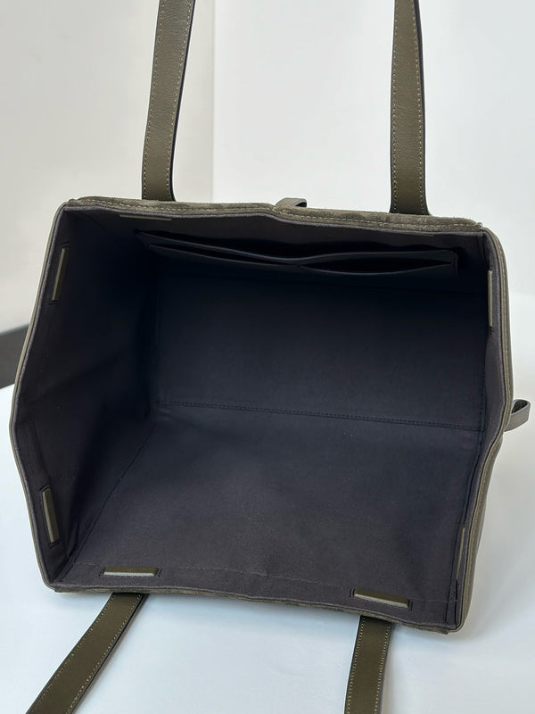 ORIGAMI MEDIUM 27 IN ARMY GREEN LAMBSKIN AND SUEDE