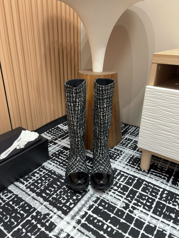 Stivali alti CC in misto lana bianca e tweed nero e pelle di agnello