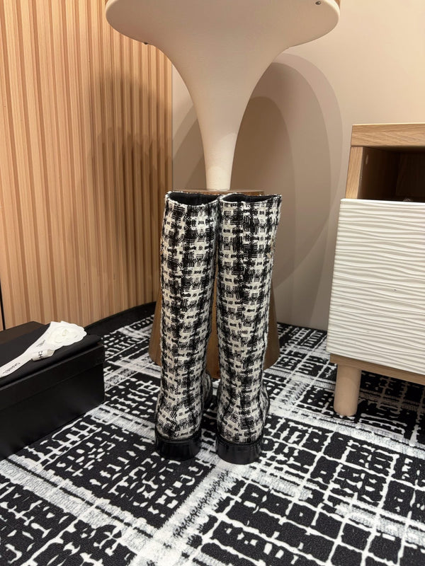 Stivali alti CC in misto lana tweed bianco e nero e pelle di agnello
