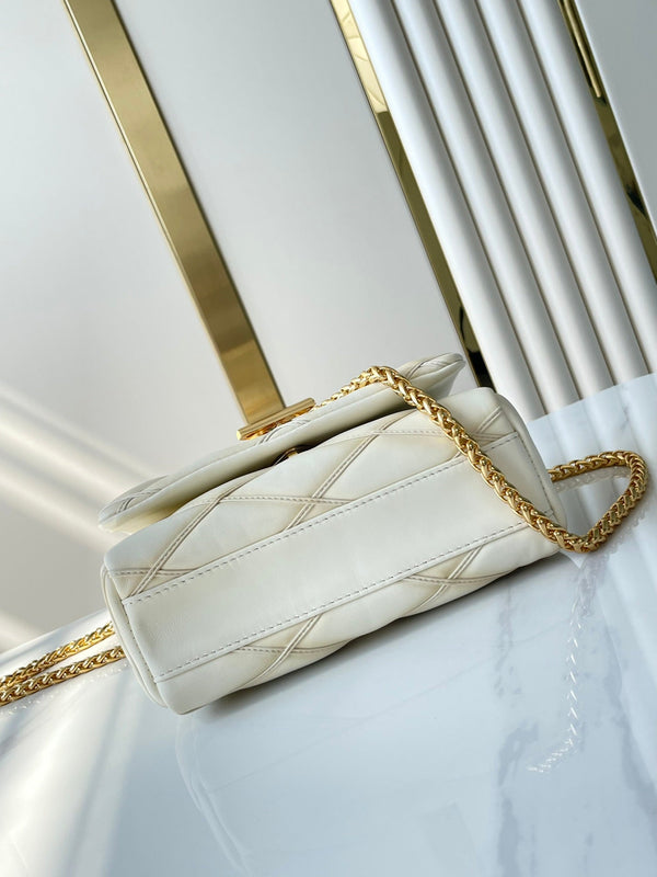 GO-14 PM 20 IN PELLE DI AGNELLO TRAPUNTATA CREMA CON FERRAMENTA ORO