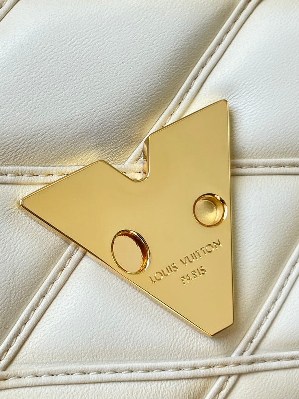 GO-14 PM 20 IN PELLE DI AGNELLO TRAPUNTATA CREMA CON FERRAMENTA ORO