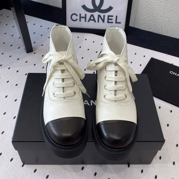 LOW-CUT BOOTS IN BLACK MIX WHITE CALFSKIN