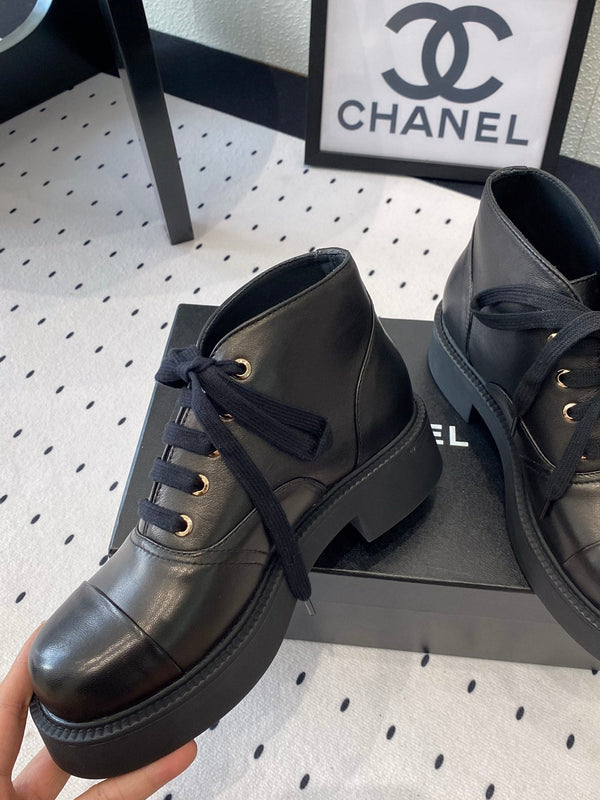 LOW-CUT BOOTS IN BLACK CALFSKIN