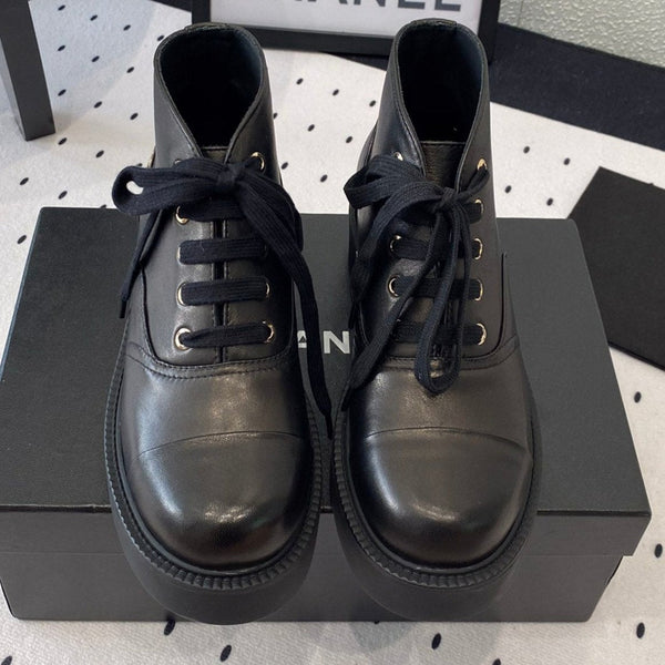 LOW-CUT BOOTS IN BLACK CALFSKIN