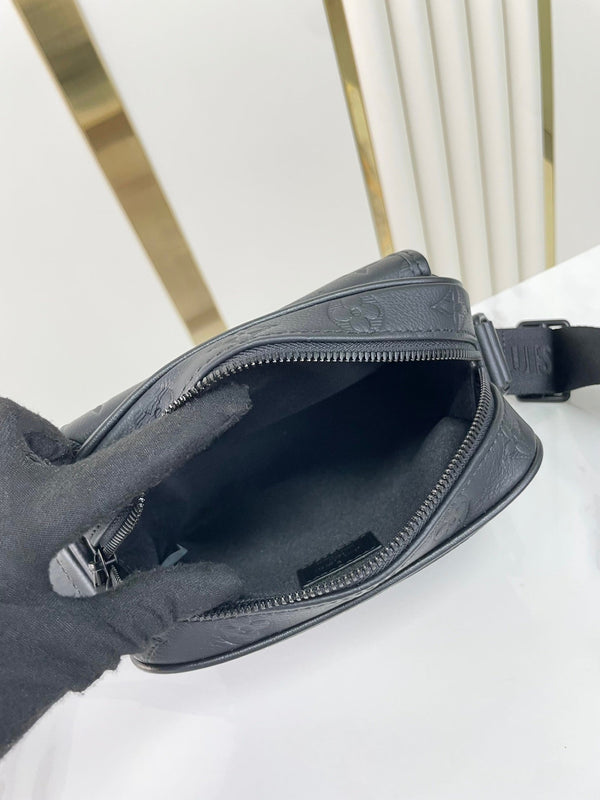 GETAWAY MESSENGER 18 IN PELLE DI VITELLO GOFFRATA NERA