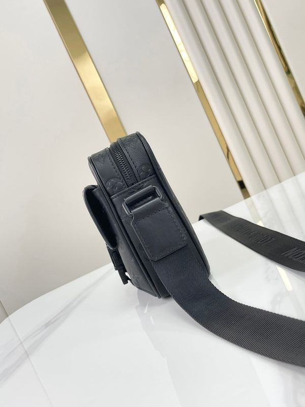 GETAWAY MESSENGER 18 IN PELLE DI VITELLO GOFFRATA NERA