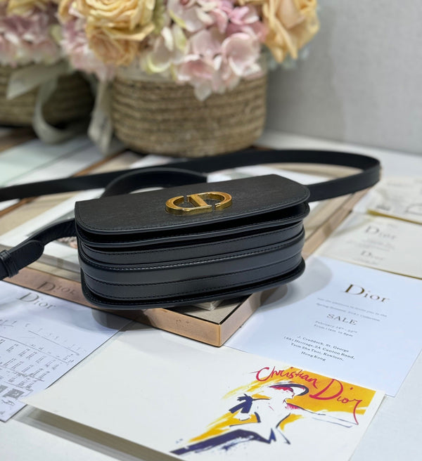 SMALL 19 MONTAIGNE AVENUE TOP HANDLE BAG BLACK SMOOTH CALFSKIN 221147