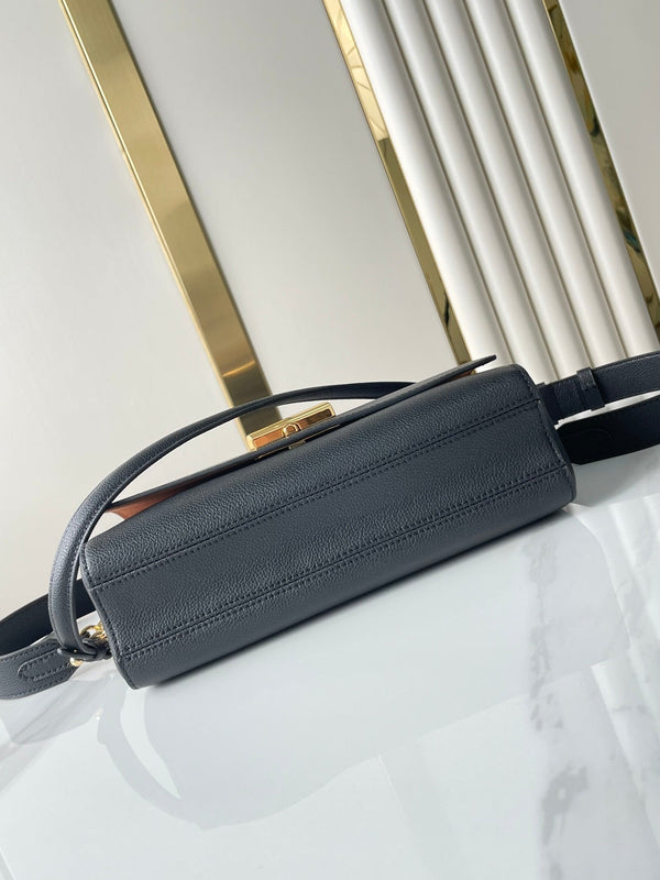 SOFT TWIST 27 IN PELLE DI VITELLO NERA LOGO ORO