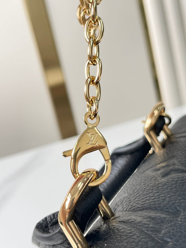 NANO MADELEINE 21 IN PELLE DI VITELLO GOFFRATA NERA CON FERRAMENTA ORO