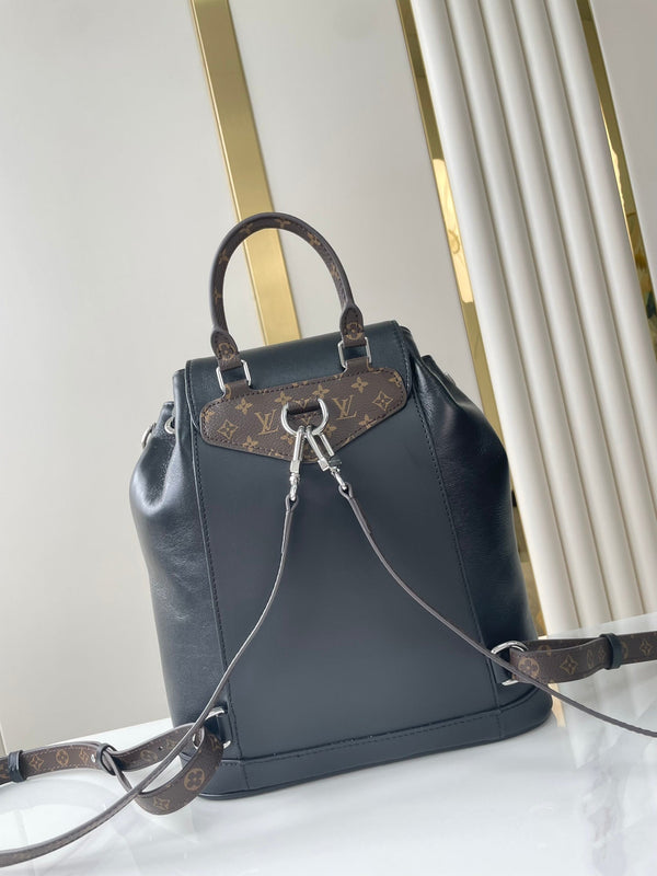 ZAINO MONTSOURIS VIBE PM 30 IN PELLE DI AGNELLO NERA CON CATENA IN ARGENTO