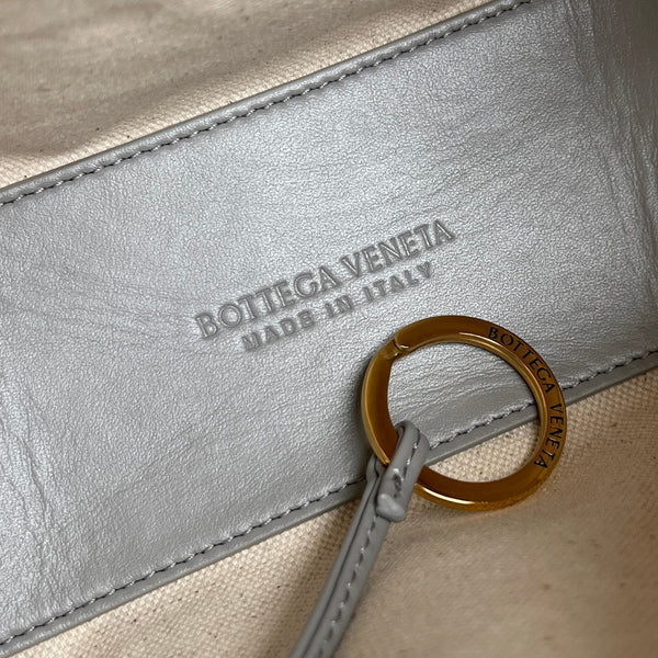 BV Loop Top Handle 19cm Grey Lambskin