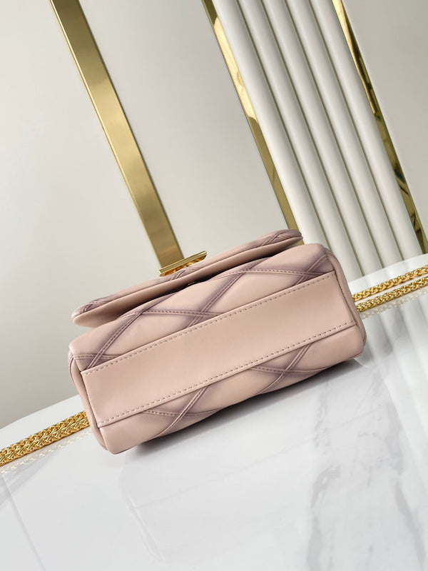 GO-14 MM 23 IN PELLE DI AGNELLO TRAPUNTATA ROSA CHIARO CON FERRAMENTA ORO