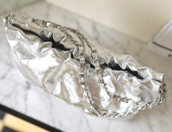 Borsa Hobo 25C 22 35cm in pelle di agnello metallizzata argento