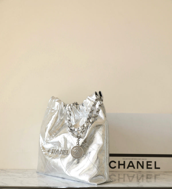 Borsa Hobo 25C 22 35cm in pelle di agnello metallizzata argento