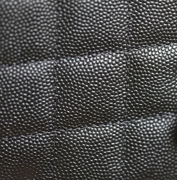 Borsa a patta 25C con manico superiore 18 cm in pelle di vitello martellata nera