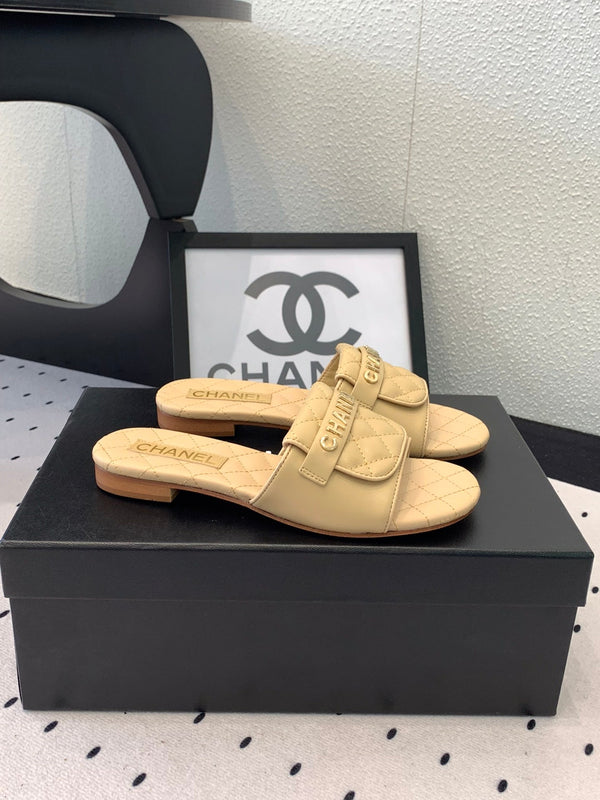 CC Slippers In Beige Quilted Cowhide 147026