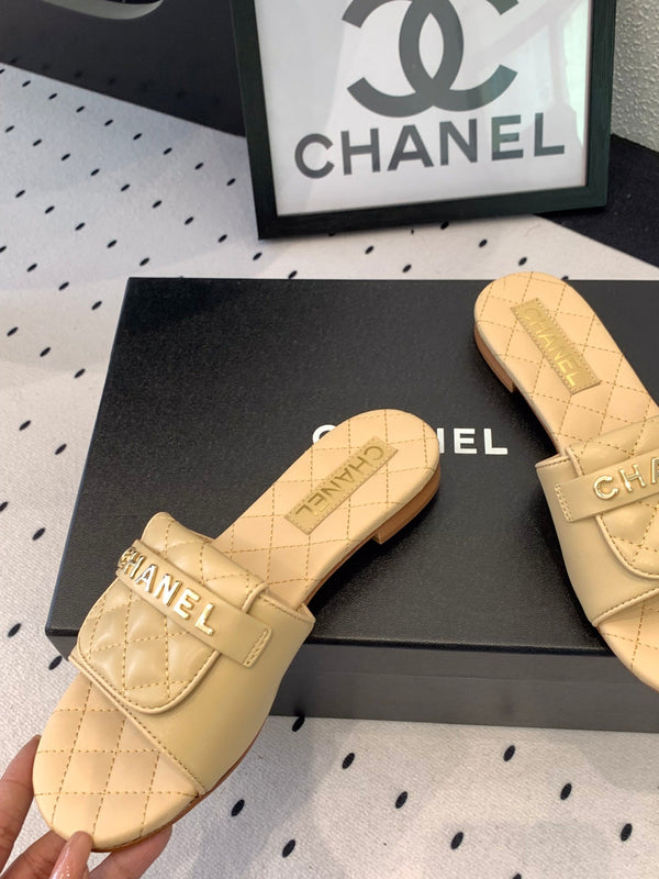 CC Slippers In Beige Quilted Cowhide 147026