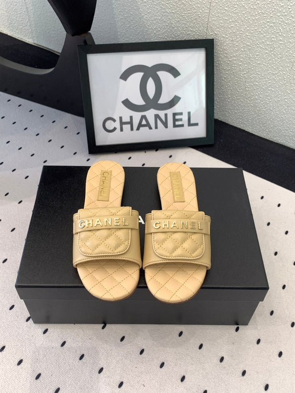 CC Slippers In Beige Quilted Cowhide 147026