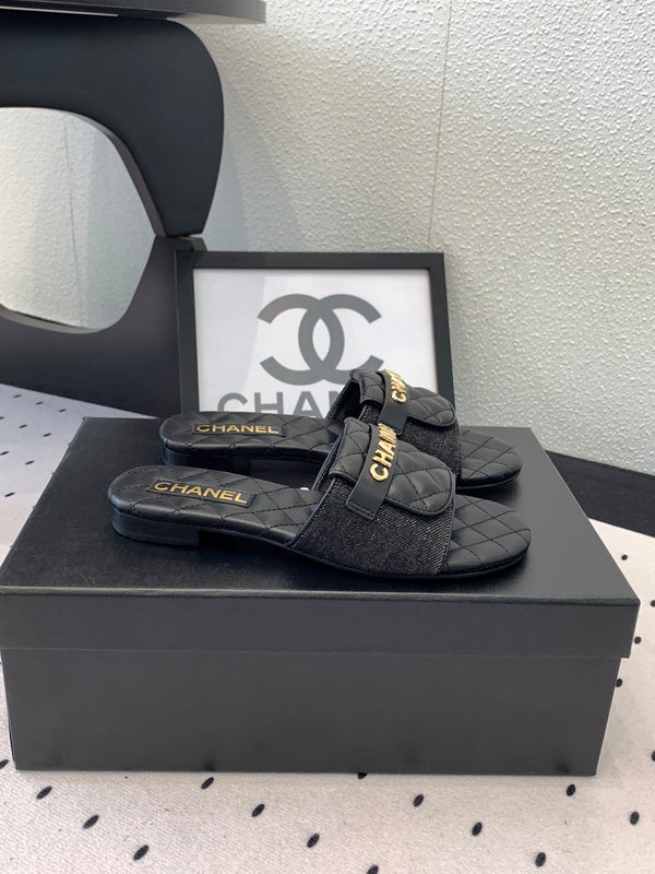 CC Slippers In Black Quilted Cowhide 147027