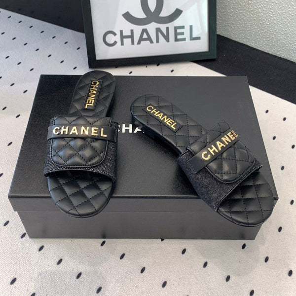 CC Slippers In Black Quilted Cowhide 147027