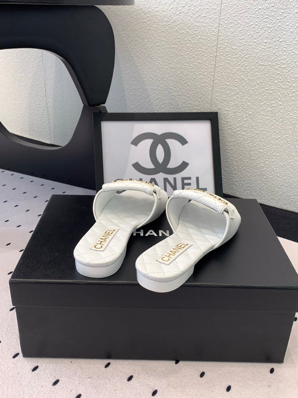 CC Slippers In White Quilted Cowhide 147028