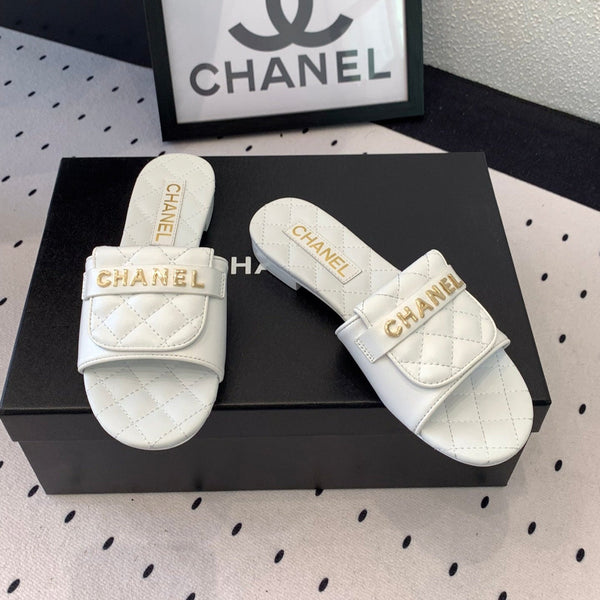 CC Slippers In White Quilted Cowhide 147028