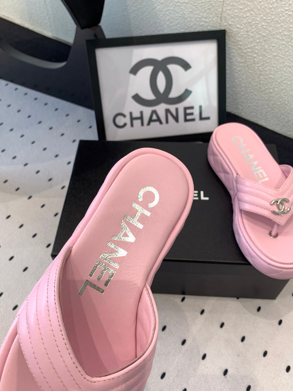 CC Thong Slippers In Pink Lambskin 147049