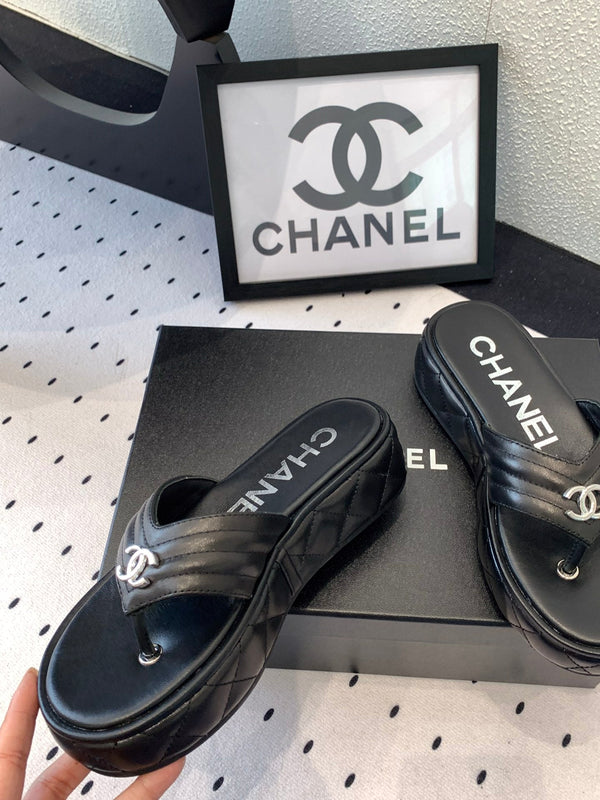 CC Thong Slippers In Black Lambskin 147051