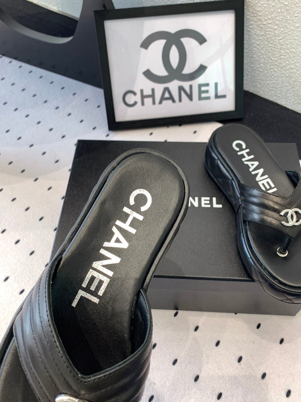 CC Thong Slippers In Black Lambskin 147051