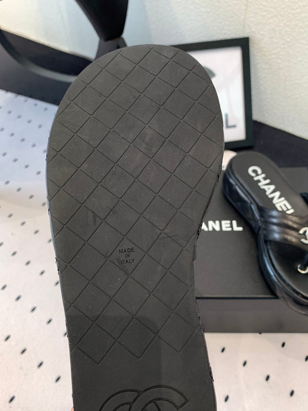 CC Thong Slippers In Black Lambskin 147051