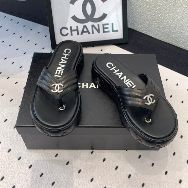 CC Thong Slippers In Black Lambskin 147051